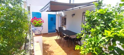 a balcony with a table and a vase of flowers at El Carmen de Sexi in Almuñécar
