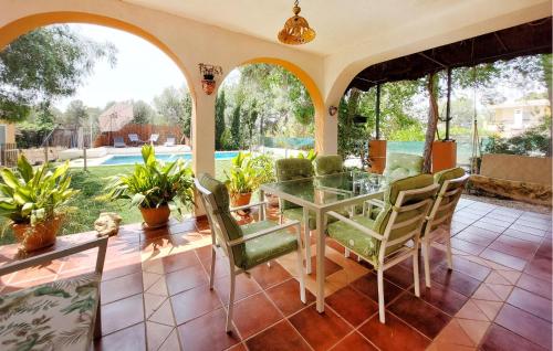 a dining room with a glass table and chairs at Awesome Home In Bétera in Bétera
