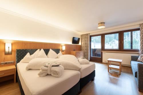 Ένα ή περισσότερα κρεβάτια σε δωμάτιο στο Heart Hotel Arlberg