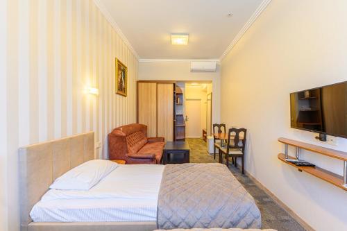TV a/nebo společenská místnost v ubytování Persian Palace Hotel