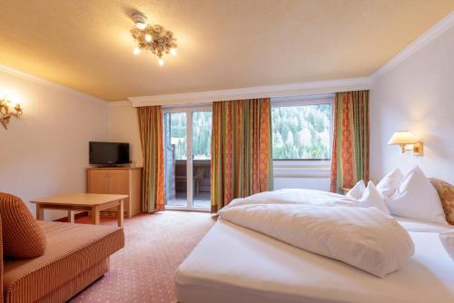 Ένα ή περισσότερα κρεβάτια σε δωμάτιο στο Heart Hotel Arlberg