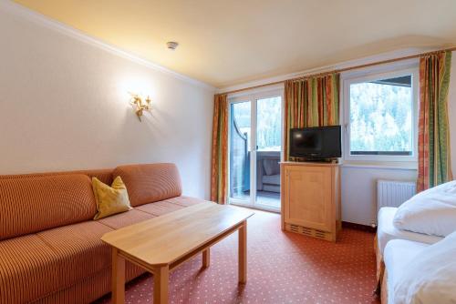 Μια τηλεόραση ή/και κέντρο ψυχαγωγίας στο Heart Hotel Arlberg