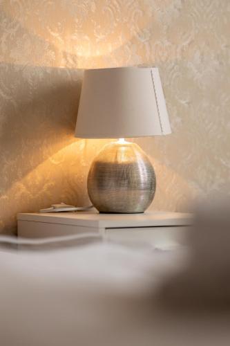 a lamp sitting on top of a table at Spielzeughotel Sonneberg in Sonneberg