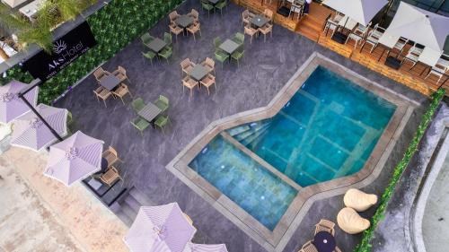 an overhead view of a swimming pool with tables and umbrellas at Aks Hotel in Durrës