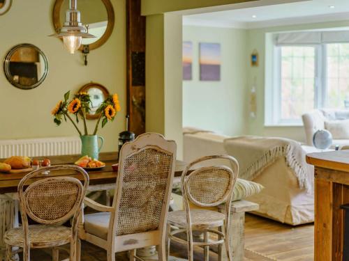 Χώρος καθιστικού στο 6 Bed in Camber 89037