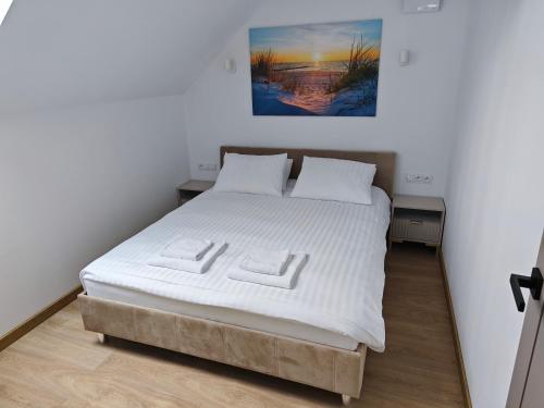 Ένα ή περισσότερα κρεβάτια σε δωμάτιο στο Apartamenty Zielona Lipka