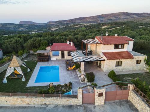 Бассейн в Villa Gina Luxury Maisonette или поблизости