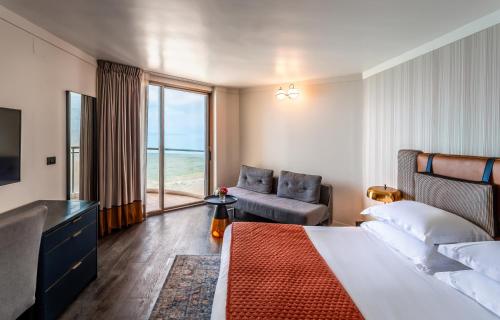 Postel nebo postele na pokoji v ubytování Daniel Herzliya Hotel
