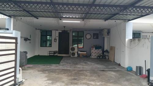 Φωτογραφία από το άλμπουμ του Spacious 2-Storey Home σε Kampong Alor
