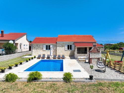 Fotografie z fotogalerie ubytování Villa Stone House with Pool v destinaci Nin