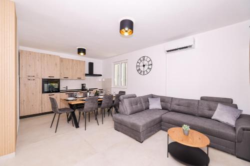 Fotografie z fotogalerie ubytování Villa Stone House with Pool v destinaci Nin