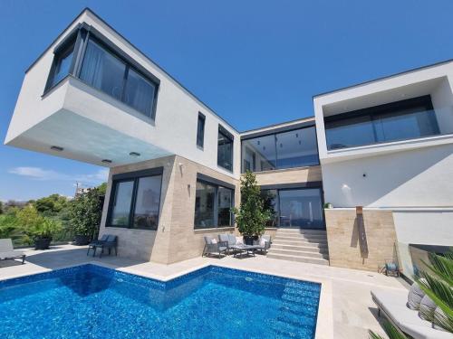 View house Okrug with pool