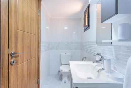 Koupelna v ubytování Glow - Stylish Apartments & Rooftops in Batroun