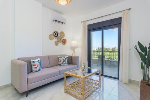 Posezení v ubytování Glow - Stylish Apartments & Rooftops in Batroun