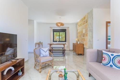 Posezení v ubytování Glow - Stylish Apartments & Rooftops in Batroun