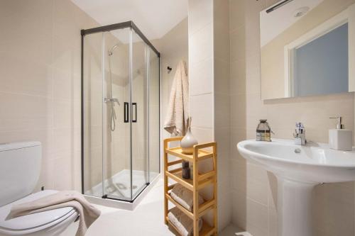 Ένα μπάνιο στο Apartamentos Acebal