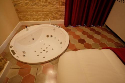 a bathroom with a bath tub in a room at Leano Agriresort in Piazza Armerina
