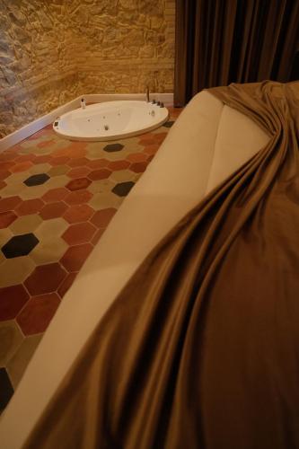 a bed with a bath tub in a room at Leano Agriresort in Piazza Armerina