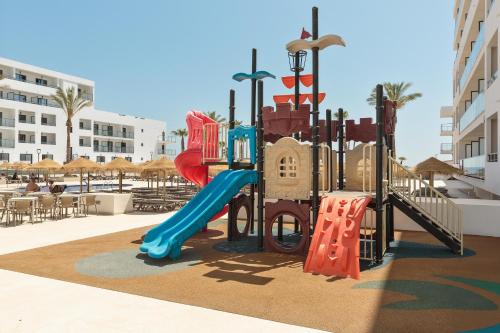 Ο χώρος παιχνιδιού για παιδιά στο Hotel Best Oasis Tropical