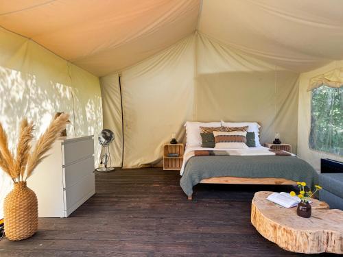 Katil atau katil-katil dalam bilik di Boho Park Glamping