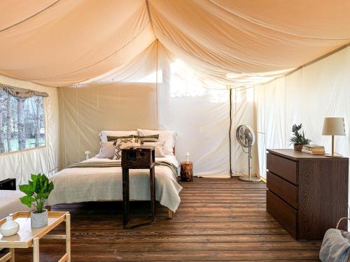 Katil atau katil-katil dalam bilik di Boho Park Glamping