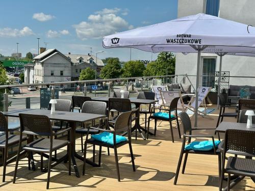 Reštaurácia alebo iné gastronomické zariadenie v ubytovaní Hotel Turkus