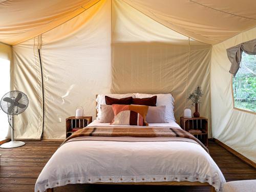 Katil atau katil-katil dalam bilik di Boho Park Glamping