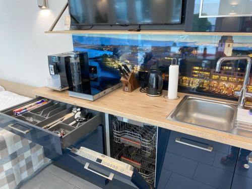 Galería fotográfica de Modernes Bungalow im wunderschönen Garten mit Pool en Friedrichshafen