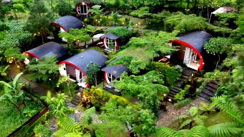 a model of a train in a forest at de Pipo Bromo in Sukapura