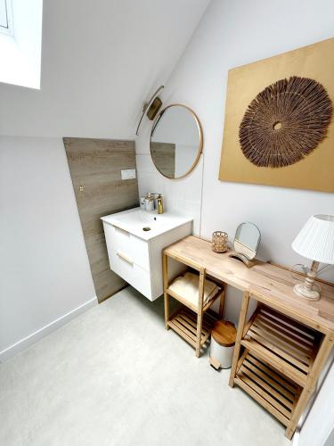 a bathroom with a wooden desk and a mirror at Apartament Szyszka in Rogowo