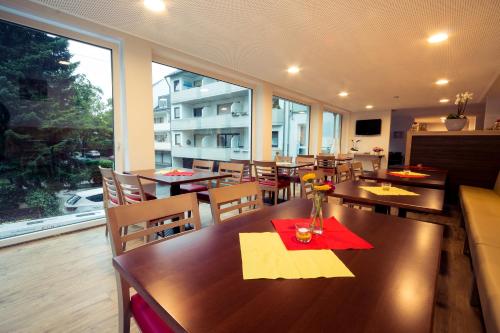 guestified MILO NOEL Hotelにあるテレビまたはエンターテインメントセンター