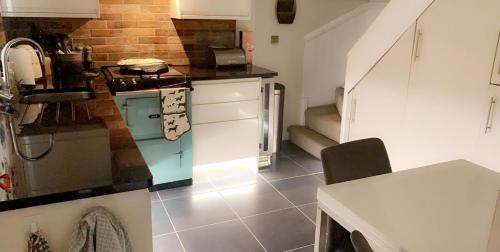 Köök või kööginurk majutusasutuses Stunning Cottage with views of Windsor Castle