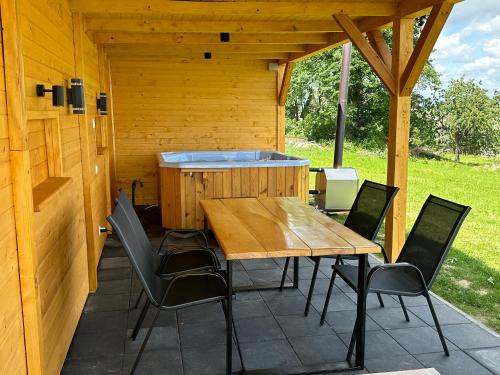 a wooden table and chairs on a patio at Dom Wypoczynkowy przy Szlaku OJCÓW in Ojców