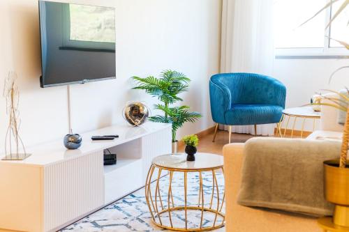 Μια τηλεόραση ή/και κέντρο ψυχαγωγίας στο GuestReady - O Cantinho dos Pestanas
