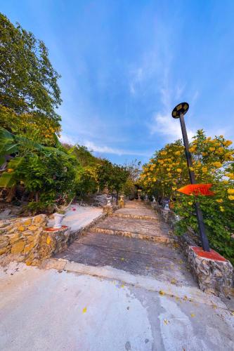 a road with a pole with an orange umbrella at Baan Bonkao Resort Sattahip in Ban Khlot