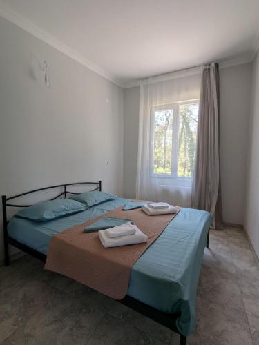 Ένα ή περισσότερα κρεβάτια σε δωμάτιο στο Nino apartments