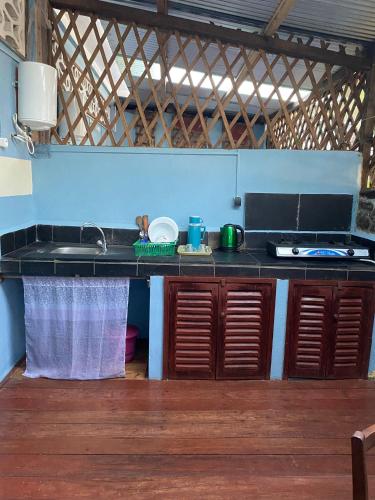 a kitchen with a sink and a counter top at Studio Poivre - Séjour tropical à Nosy Be in Madirokely