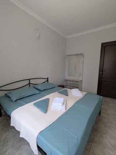 Ένα ή περισσότερα κρεβάτια σε δωμάτιο στο Nino apartments