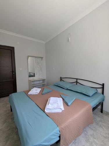 Ένα ή περισσότερα κρεβάτια σε δωμάτιο στο Nino apartments
