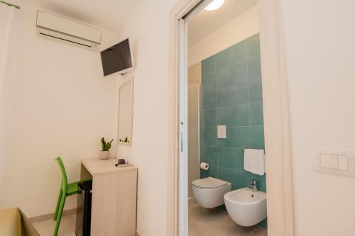 a bathroom with a toilet and a sink at Hotel Sfinalicchio in Vieste