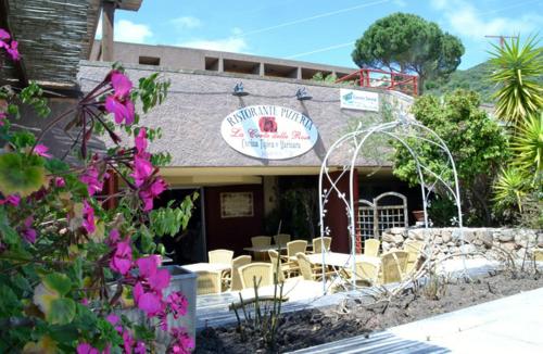 Restaurace v ubytování Appartamento vista mare Residence Cugnana Verde