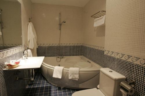 Koupelna v ubytování Hotel Galayos