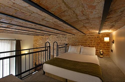 Mest Hotel Istanbul Sirkeciにあるベッド