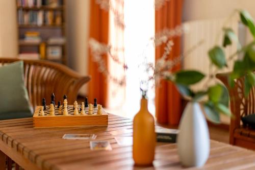 a chess board on a wooden table with a vase at Hotel & Residence Venezia 2000 in Venice-Lido