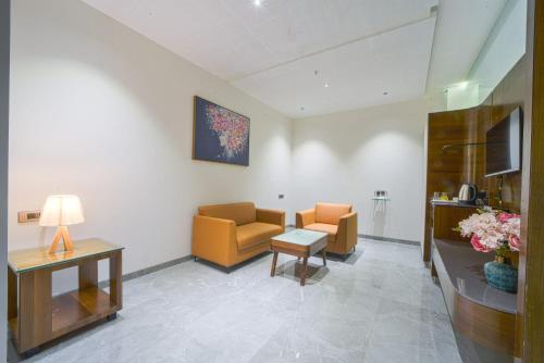 a waiting room with two chairs and a table at Hotel Devgiri Inn and Restaurant in Sangli