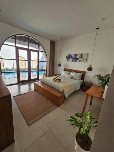 Кровать или кровати в номере Whanau Aha Seseh Villa 2
