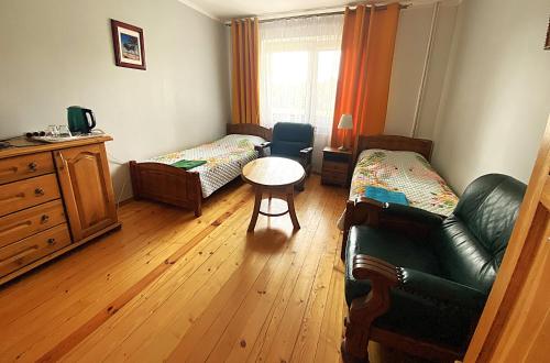a living room with a couch and a table at Agroturystyka Katarzyna Tarasiewicz in Stary Folwark