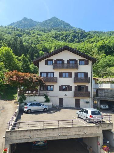 Duplex with Lake Geneva view