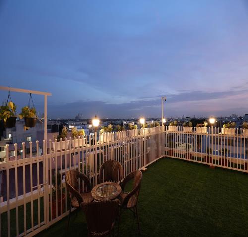 Balkoni atau teres di Olivette Suites