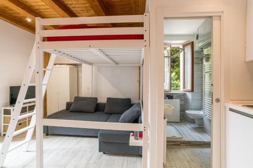a bedroom with a bunk bed in a tiny house at GuestHost - Lovely studio with balcony a few mt from the lake in Nesso